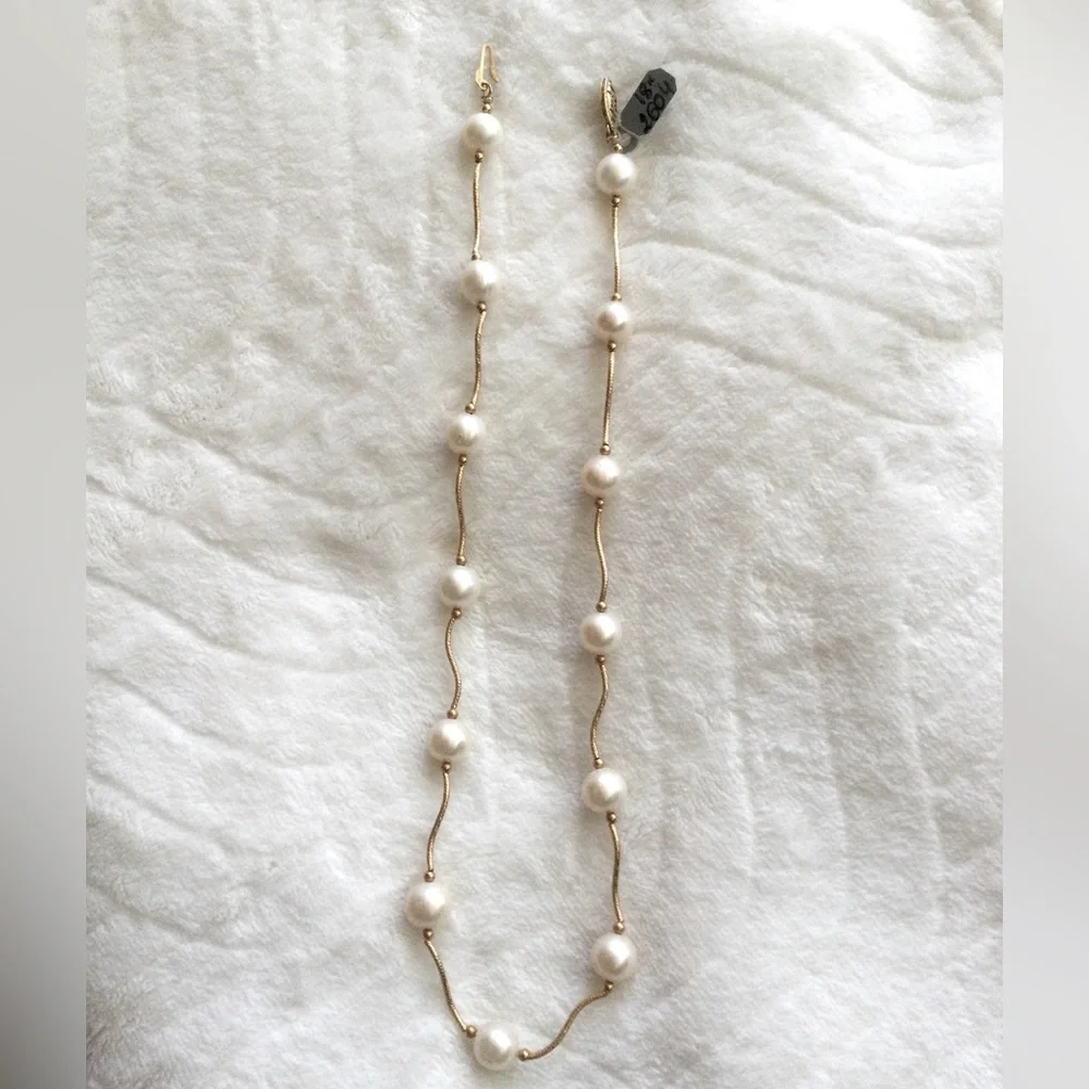 14KT yellow gold with 13 white pearls and 14kt gold bar between pearl necklace. - Picture 2 of 2